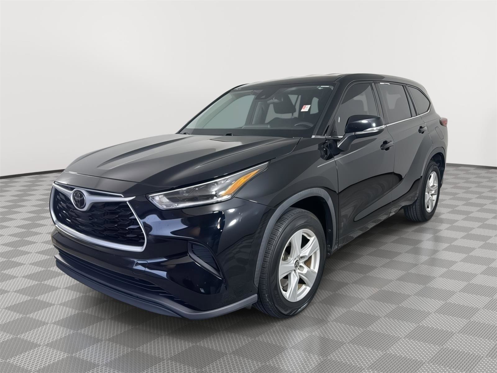 Used 2021 Toyota Highlander L image 3