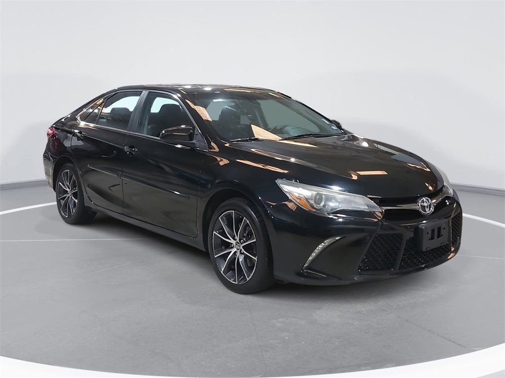 Used 2015 Toyota Camry XSE w/ Moonroof Package image 3