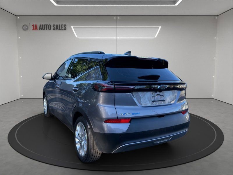 Used 2023 Chevrolet Bolt EUV LT w/ Driver Confidence Package FWD image 3