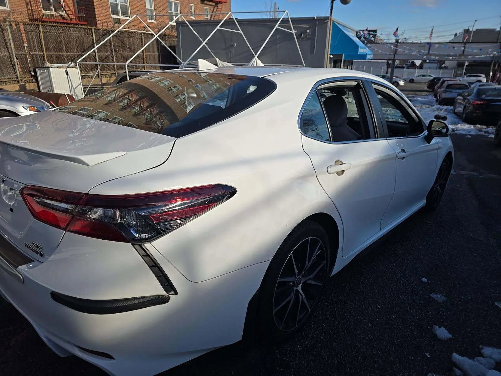 Used 2022 Toyota Camry SE FWD image 2