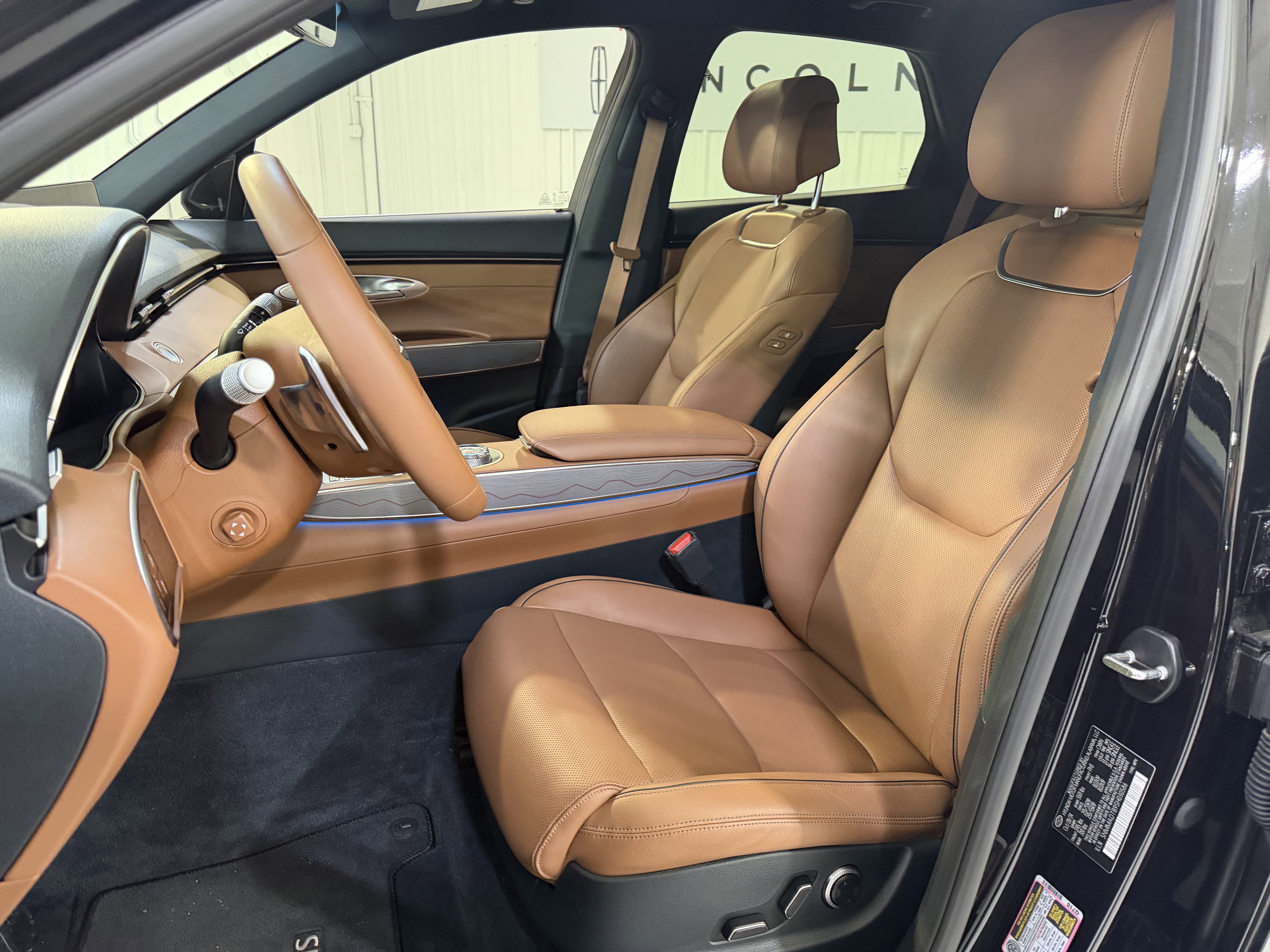 Used 2025 Genesis GV70 2.5T w/ Advanced Package AWD/4WD image 9