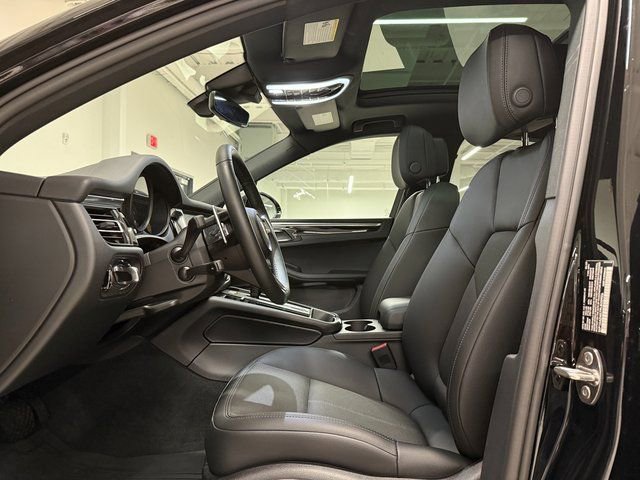 Certified 2023 Porsche Macan image 5