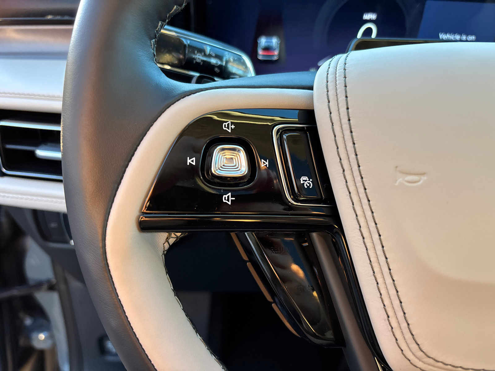 New 2027 Lincoln Aviator AWD image 16
