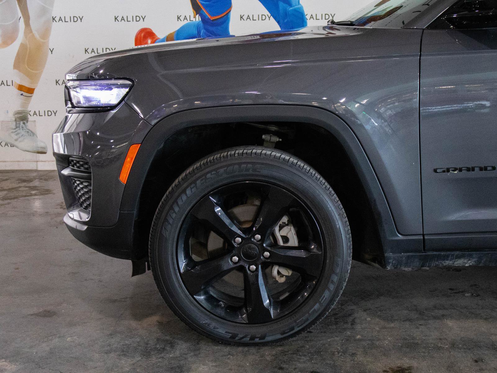 Used 2023 Jeep Grand Cherokee Altitude AWD/4WD image 15