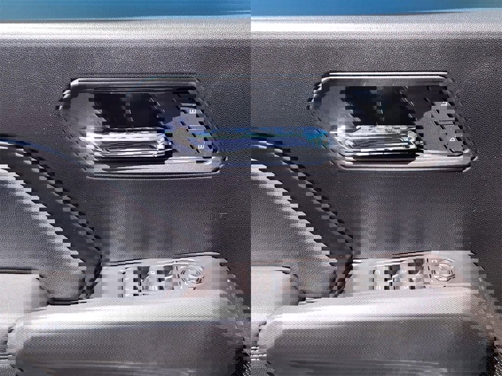 New 2025 GMC Canyon Elevation w/ Convenience Package image 16