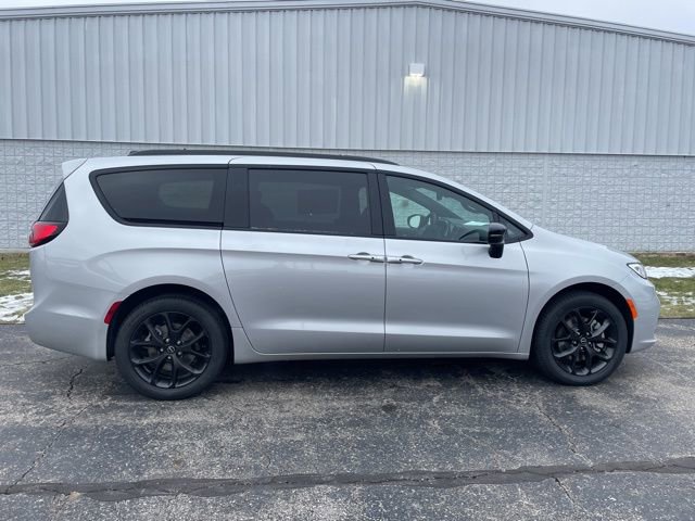 New 2026 Chrysler Pacifica Select w/ S Appearance Package image 17