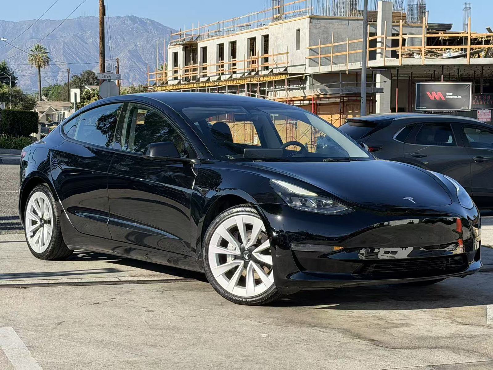 Used 2023 Tesla Model 3 Standard Range RWD image 4