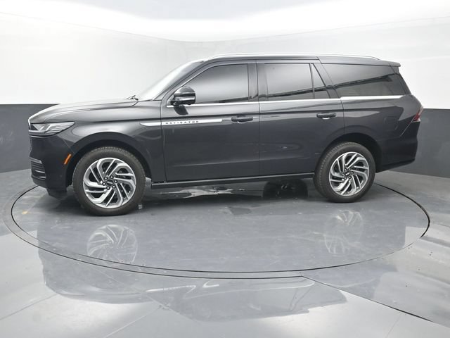 Used 2025 Lincoln Navigator Reserve AWD/4WD image 3