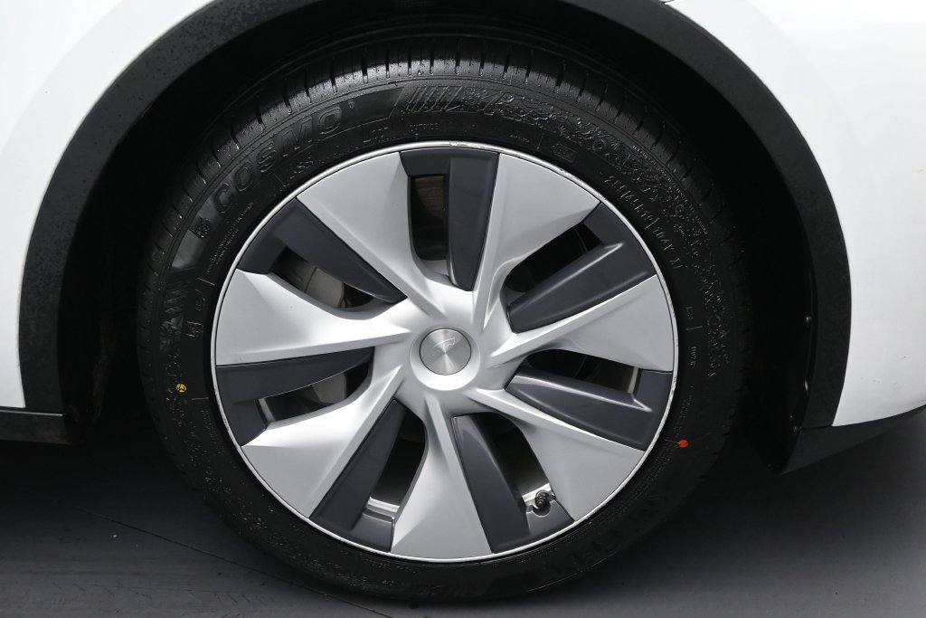 Used 2023 Tesla Model Y Long Range AWD/4WD image 10