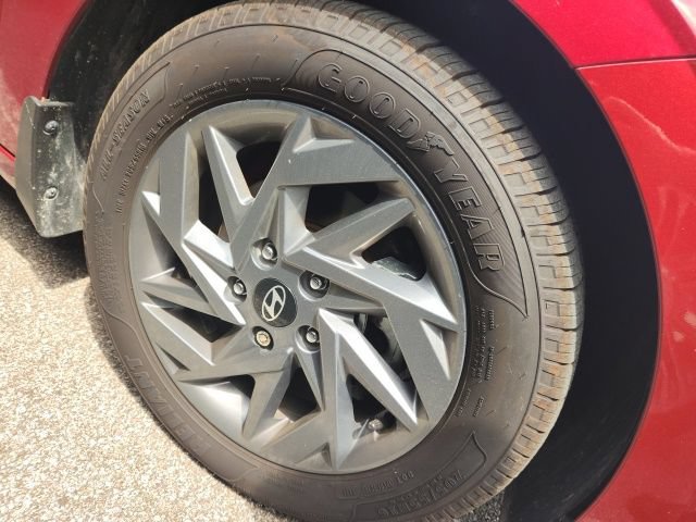 Used 2024 Hyundai Elantra SEL FWD image 2
