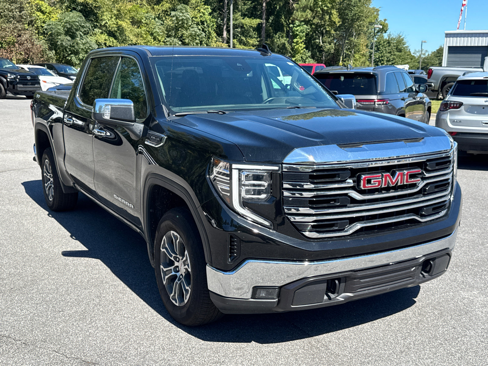 Used 2025 GMC Sierra 1500 SLT AWD/4WD image 3