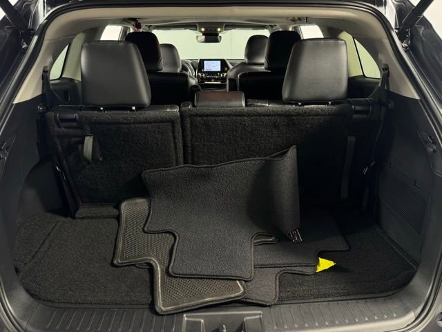 Used 2025 Toyota Highlander XLE image 28