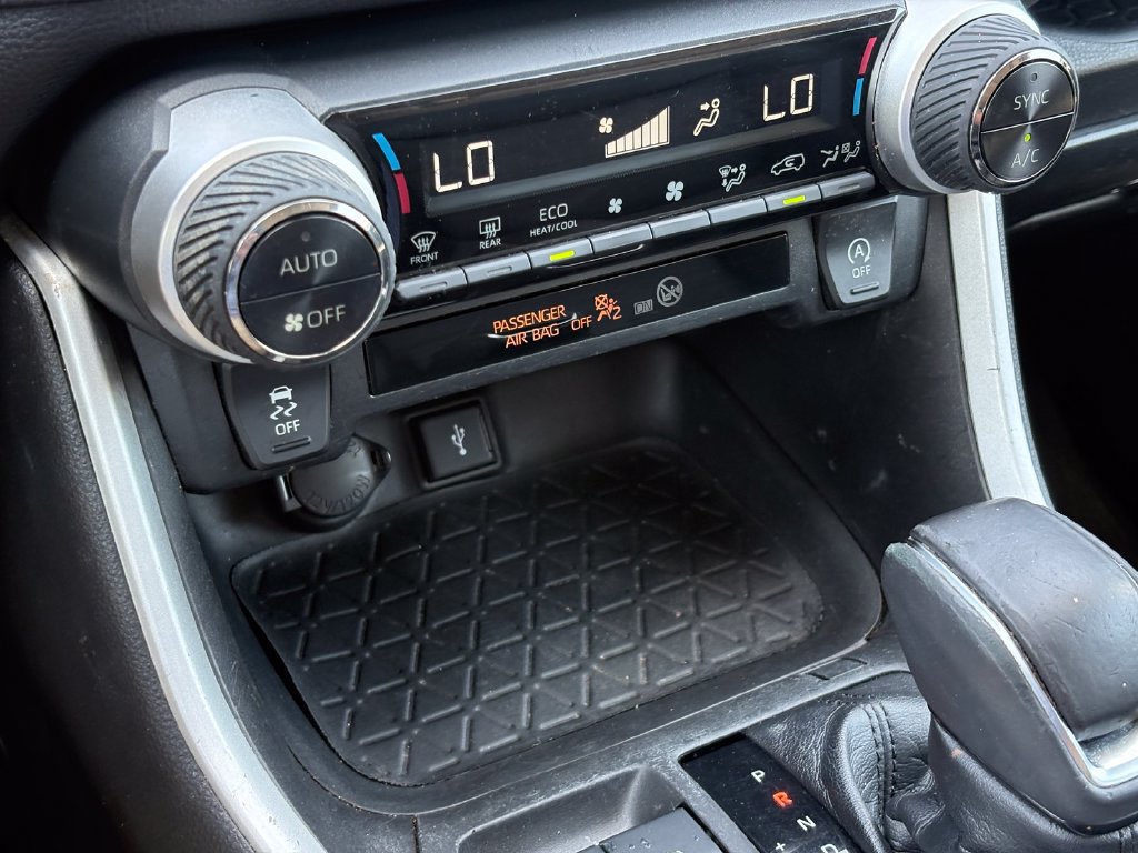Used 2022 Toyota RAV4 XLE Premium FWD image 27