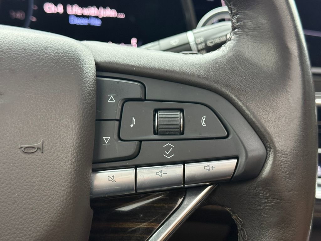 Used 2021 Cadillac Escalade Premium Luxury image 34