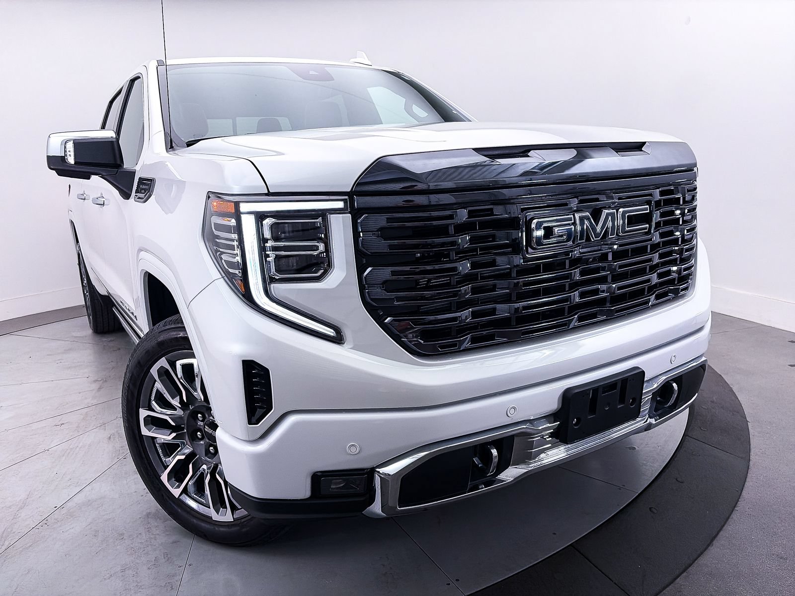 Used 2023 GMC Sierra 1500 Denali Ultimate AWD/4WD image 3