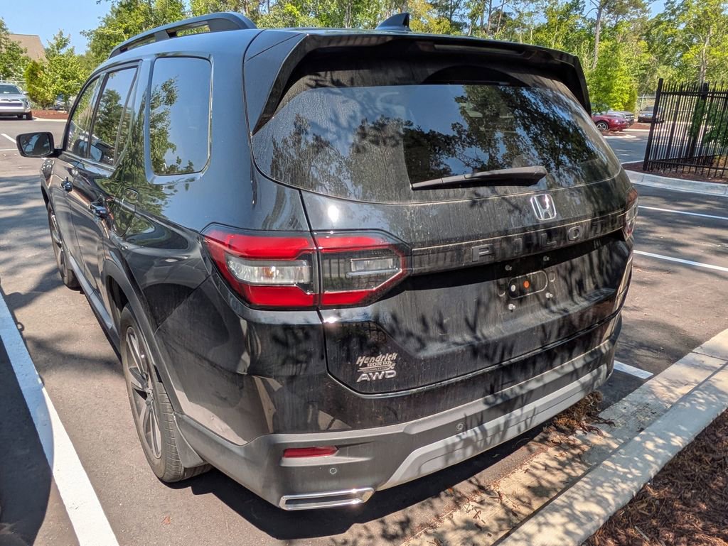 Used 2025 Honda Pilot Touring image 4