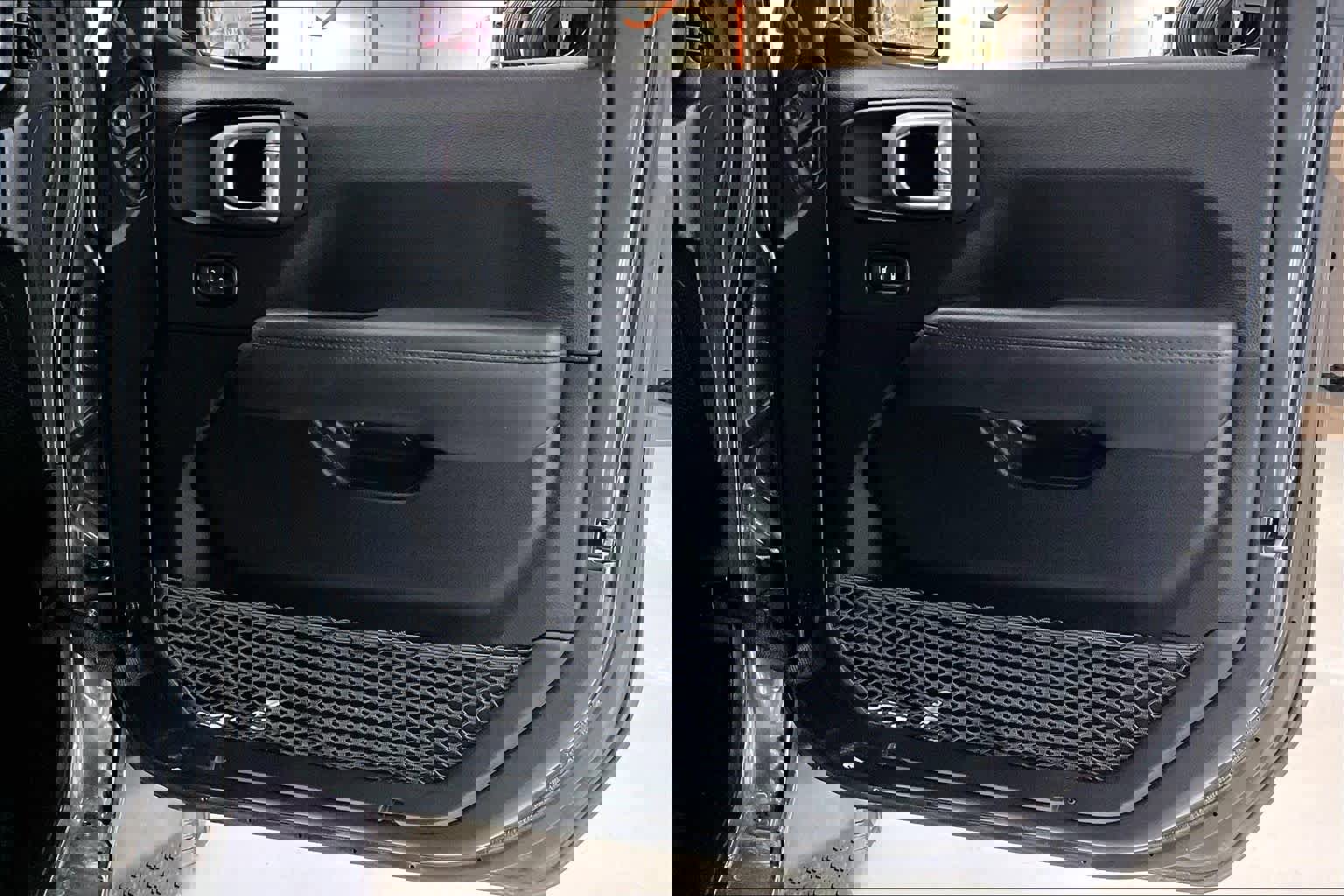 Used 2020 Jeep Wrangler Unlimited Sahara image 26