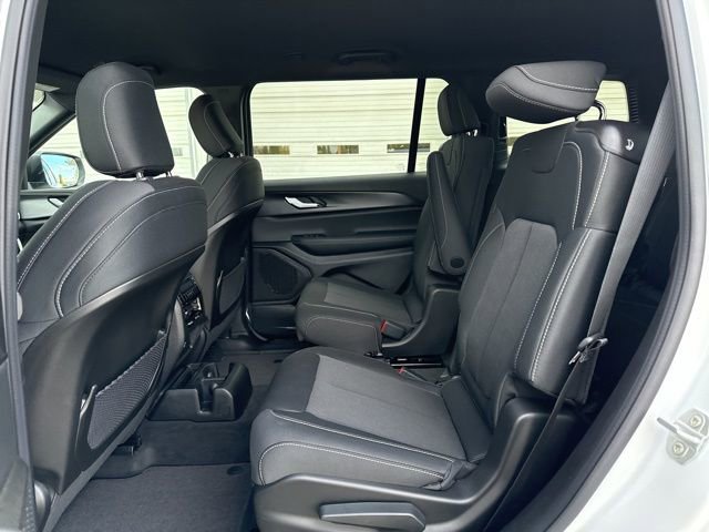 New 2026 Jeep Grand Cherokee L Laredo image 10