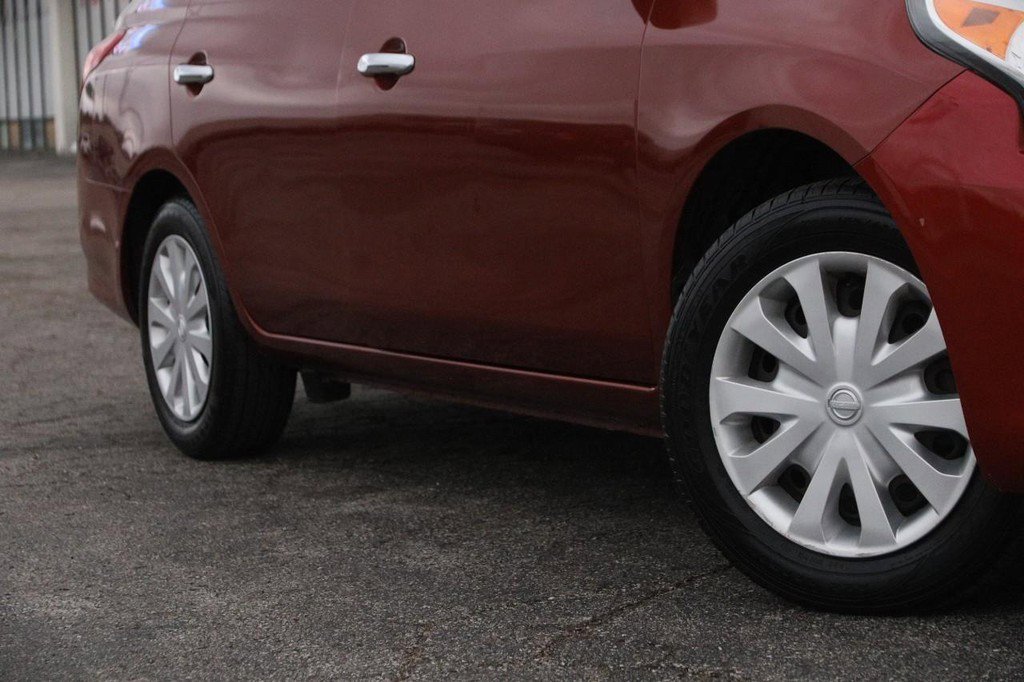 Used 2019 Nissan Versa SV FWD image 3