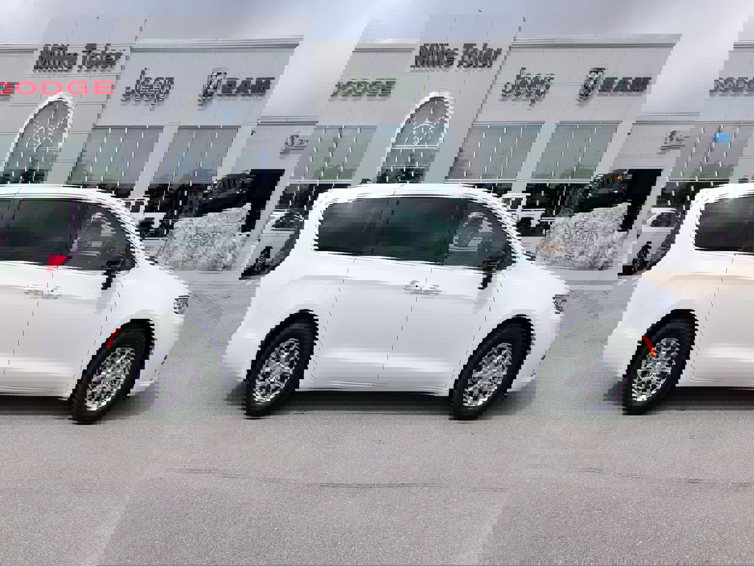 New 2026 Chrysler Pacifica Select image 5