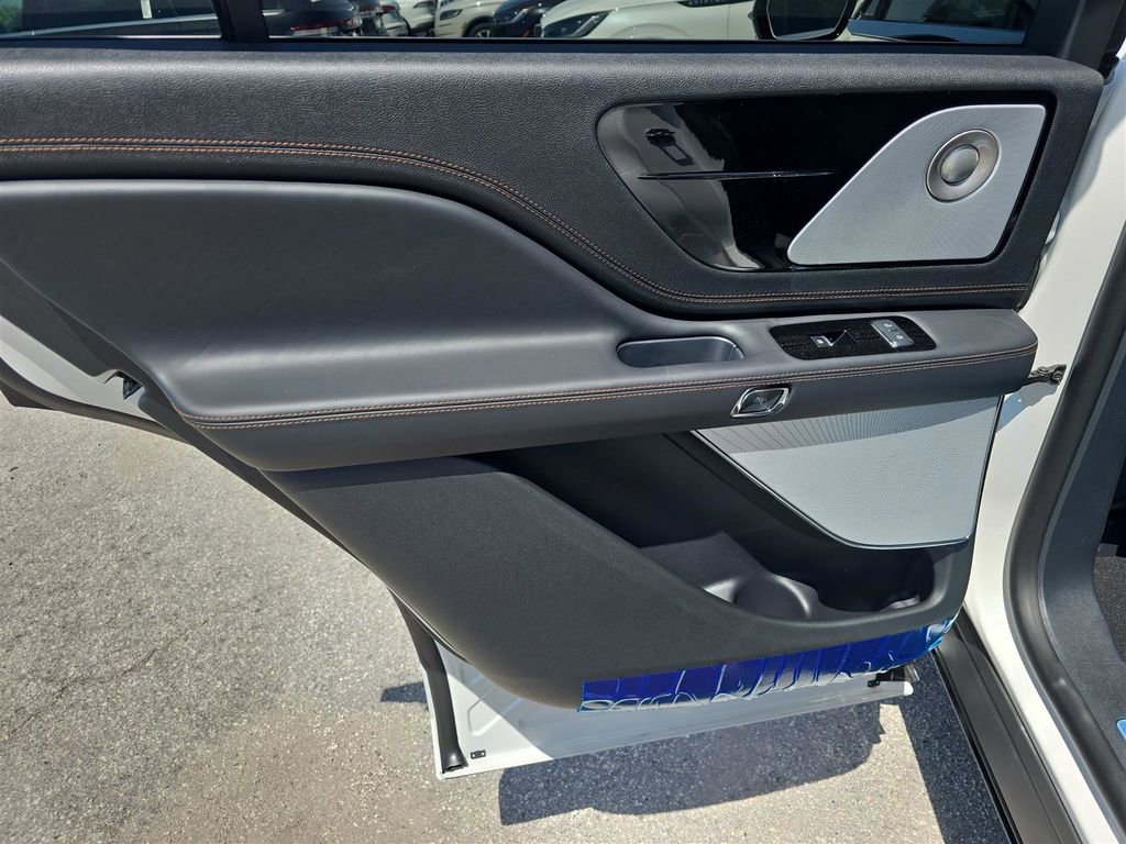 New 2025 Lincoln Aviator Black Label image 11