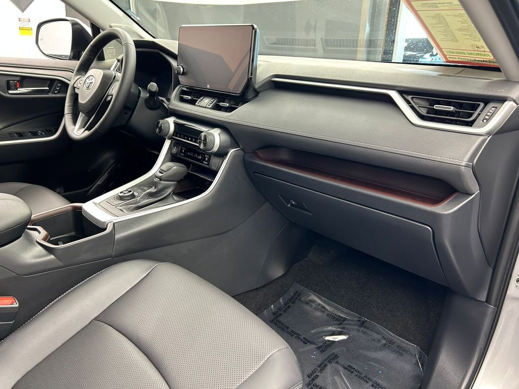Used 2025 Toyota RAV4 Limited image 52
