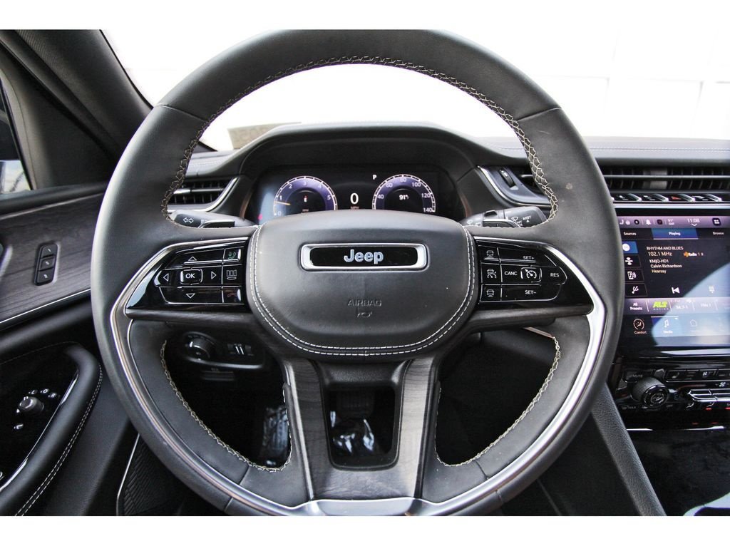 Used 2023 Jeep Grand Cherokee Overland AWD/4WD image 14