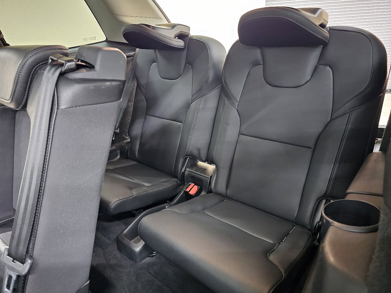 Used 2016 Volvo XC90 T6 Momentum w/ Momentum Plus Package image 29