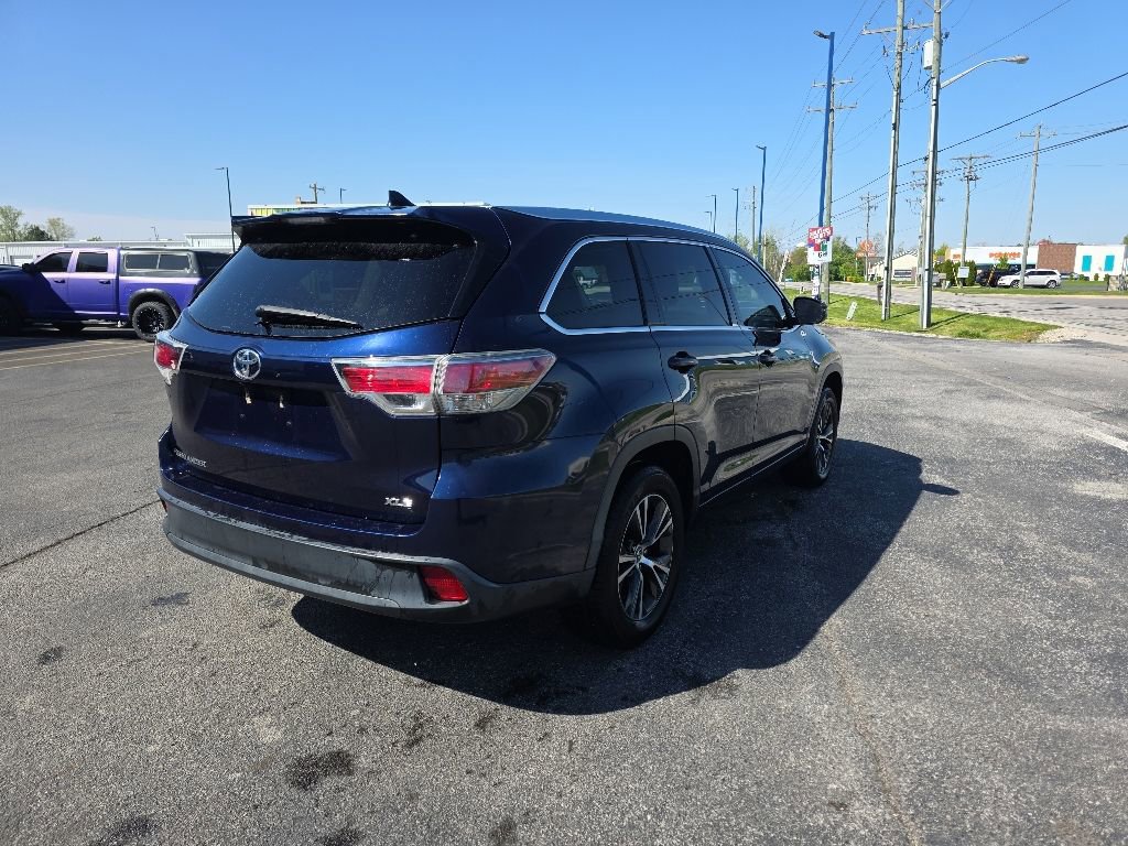 Used 2016 Toyota Highlander XLE FWD image 3