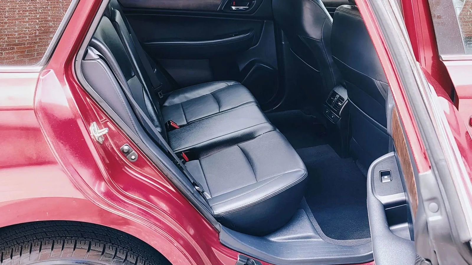 Used 2016 Subaru Outback 3.6R Limited image 16