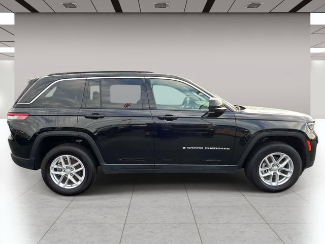 Used 2025 Jeep Grand Cherokee Laredo X AWD/4WD image 2