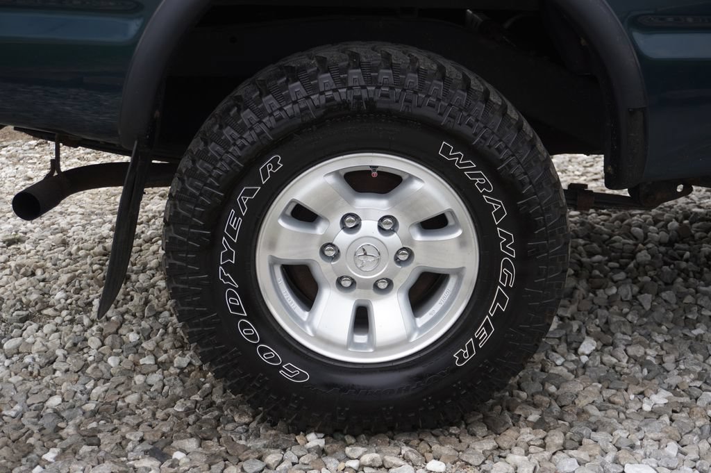 Used 1998 Toyota Tacoma PreRunner RWD image 12