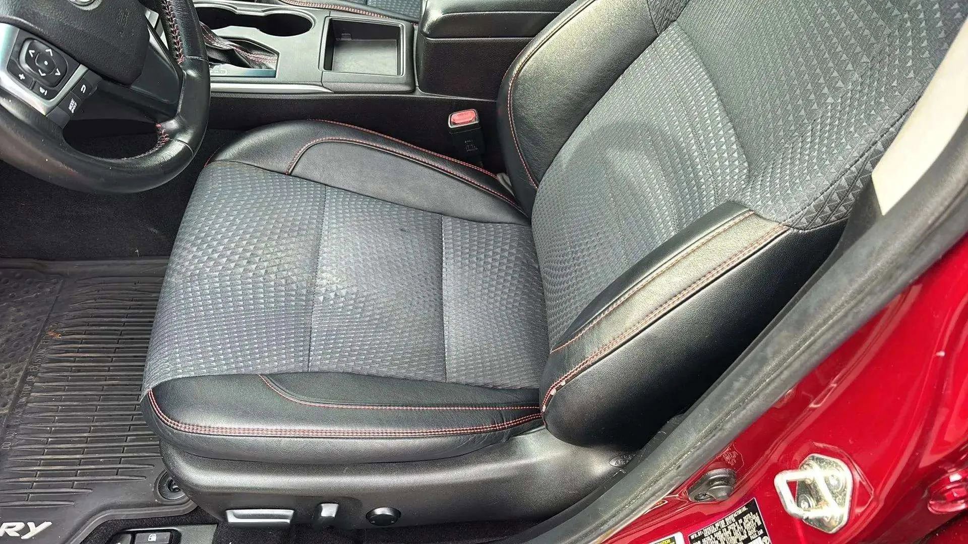 Used 2015 Toyota Camry SE image 11