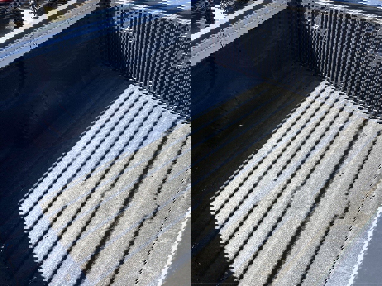 Used 2024 Nissan Titan SV w/ SV Convenience Package image 8