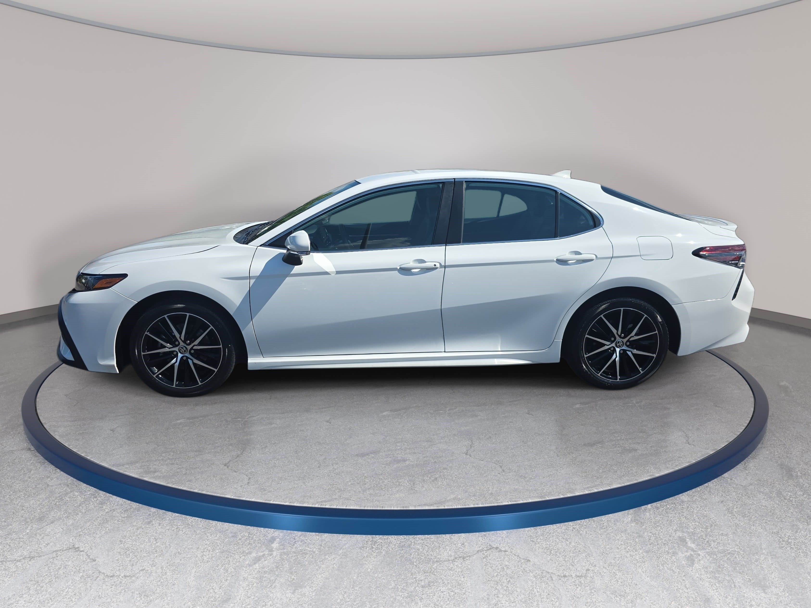 Used 2024 Toyota Camry SE FWD image 8