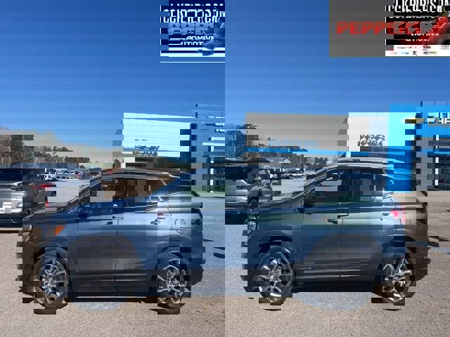 Used 2024 GMC Terrain SLT w/ Tech Package image 3