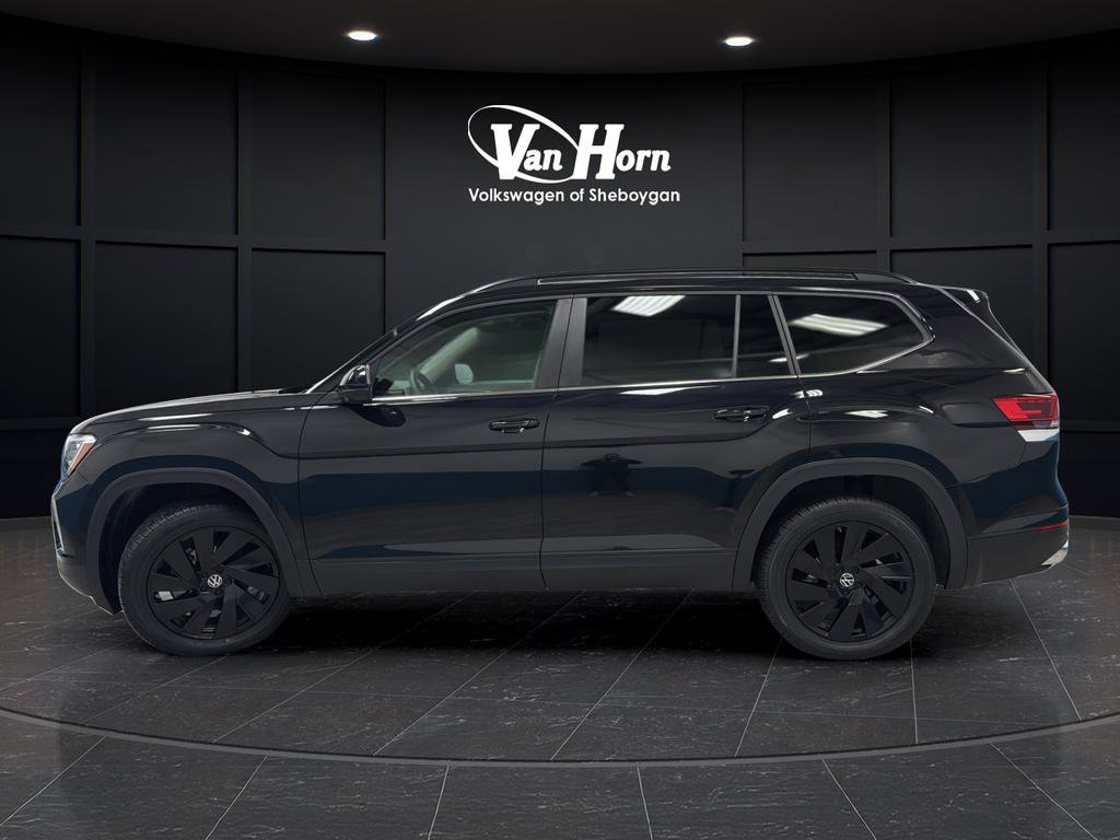 Used 2024 Volkswagen Atlas SE w/ Black Wheel Package image 4
