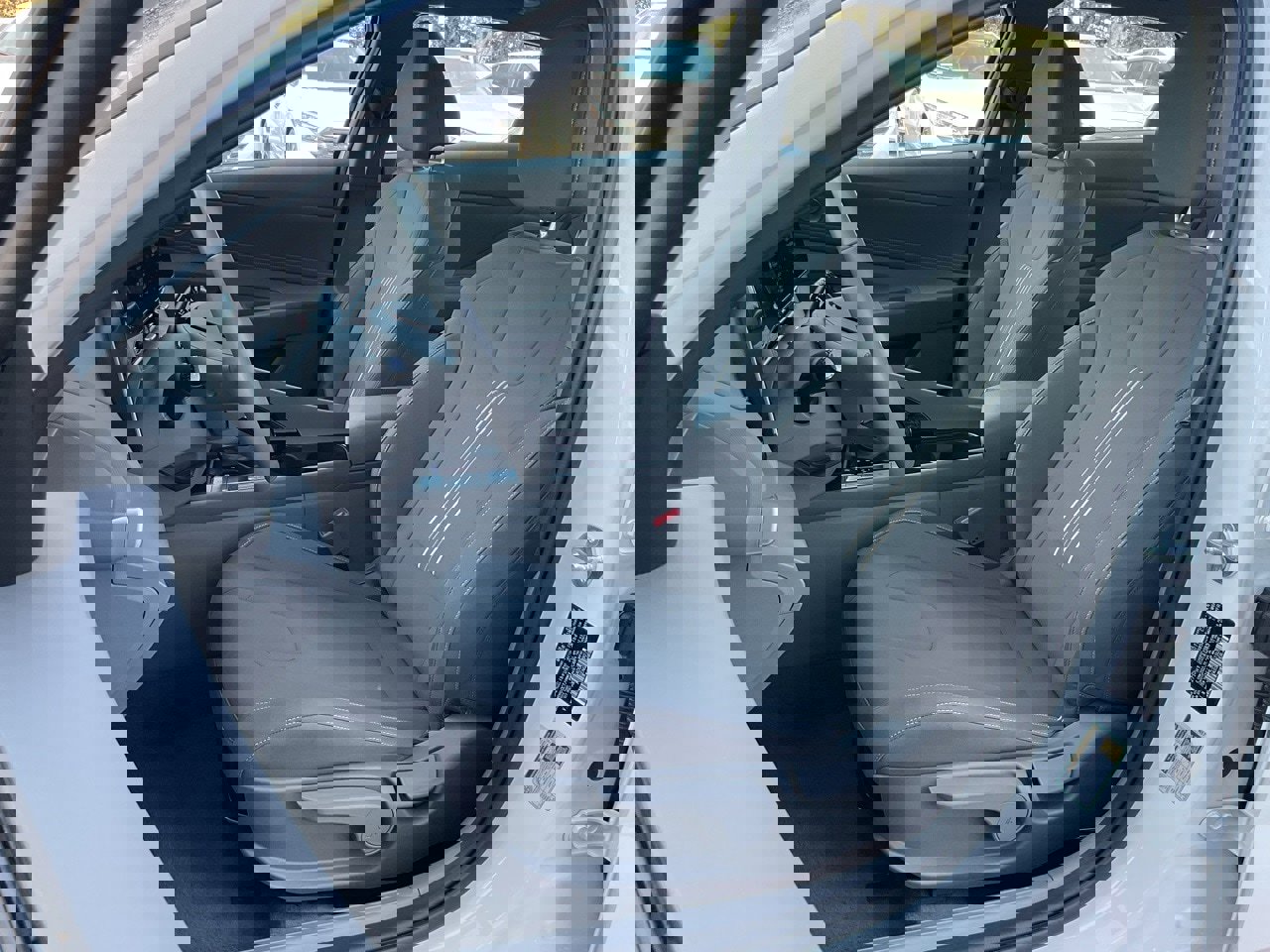 Used 2025 Hyundai Elantra SEL image 14