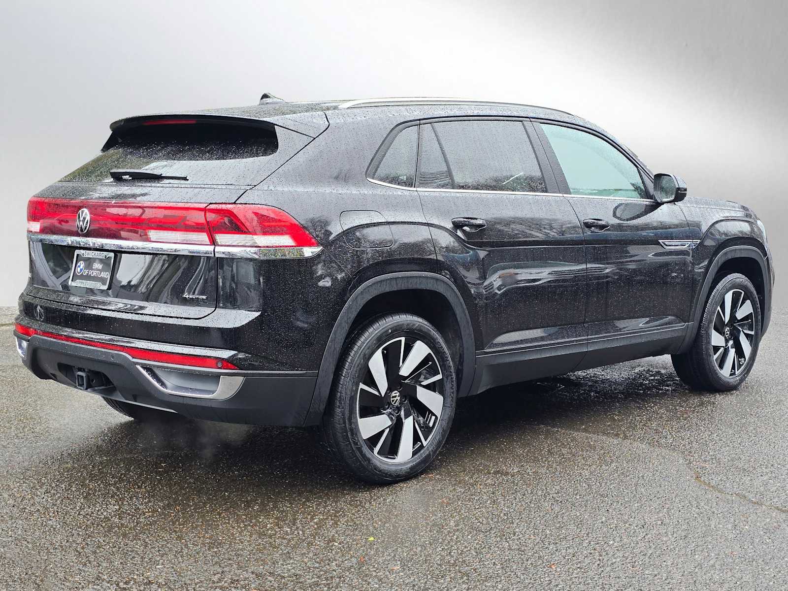 Used 2025 Volkswagen Atlas Cross Sport SE image 3