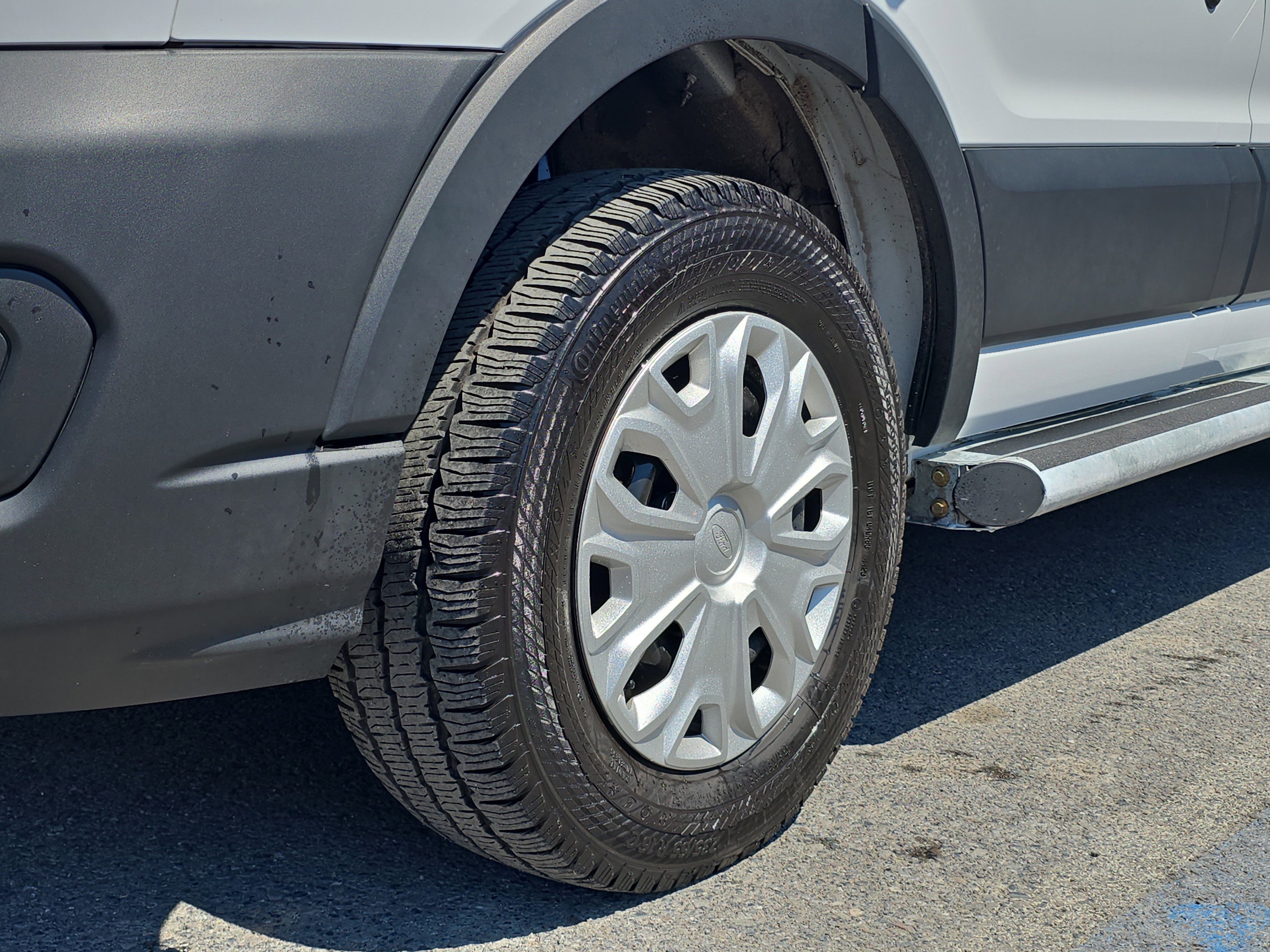 Used 2024 Ford Transit 250 Low Roof w/ Exterior Upgrade Package RWD image 11