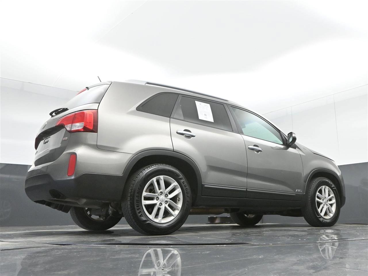 Used 2015 Kia Sorento LX image 32