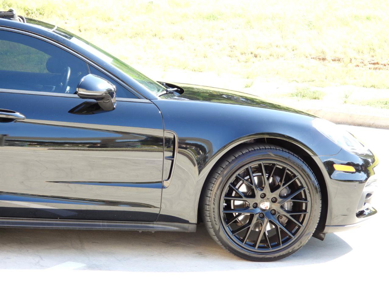 Used 2017 Porsche Panamera RWD image 46