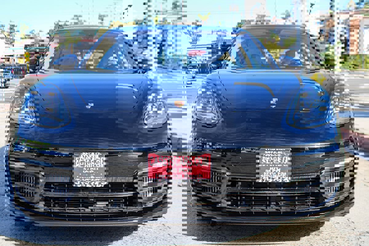 Used 2021 Porsche Panamera w/ Premium Package image 10