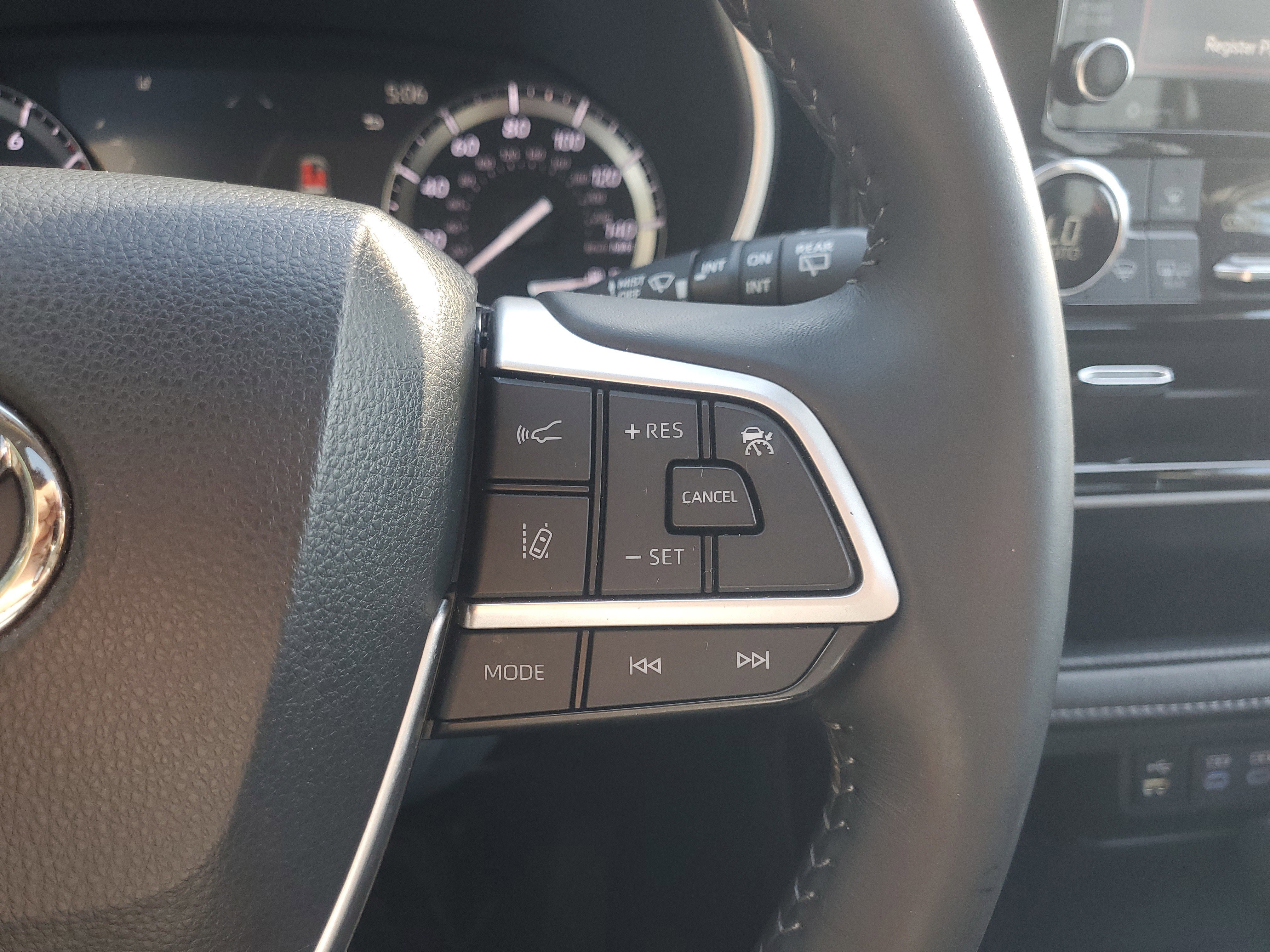 Used 2022 Toyota Highlander XLE image 24