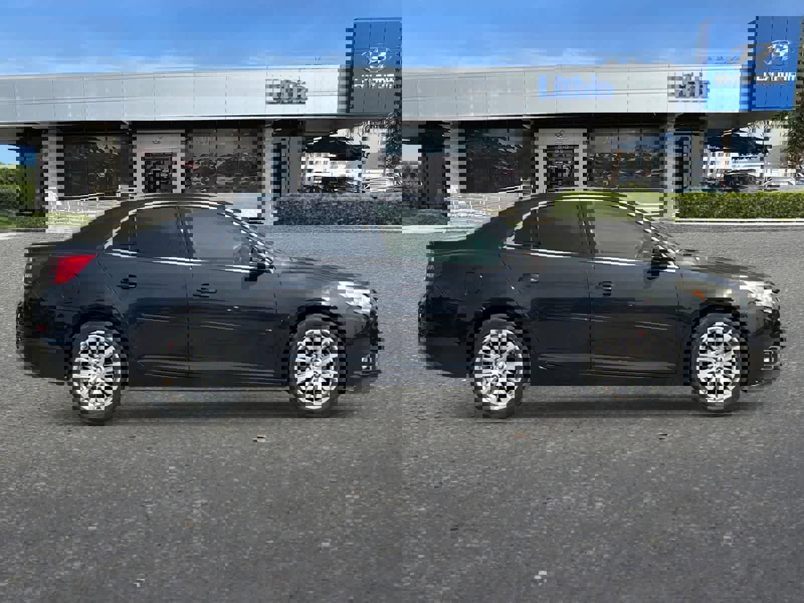 Used 2015 Chevrolet Malibu LT FWD image 9