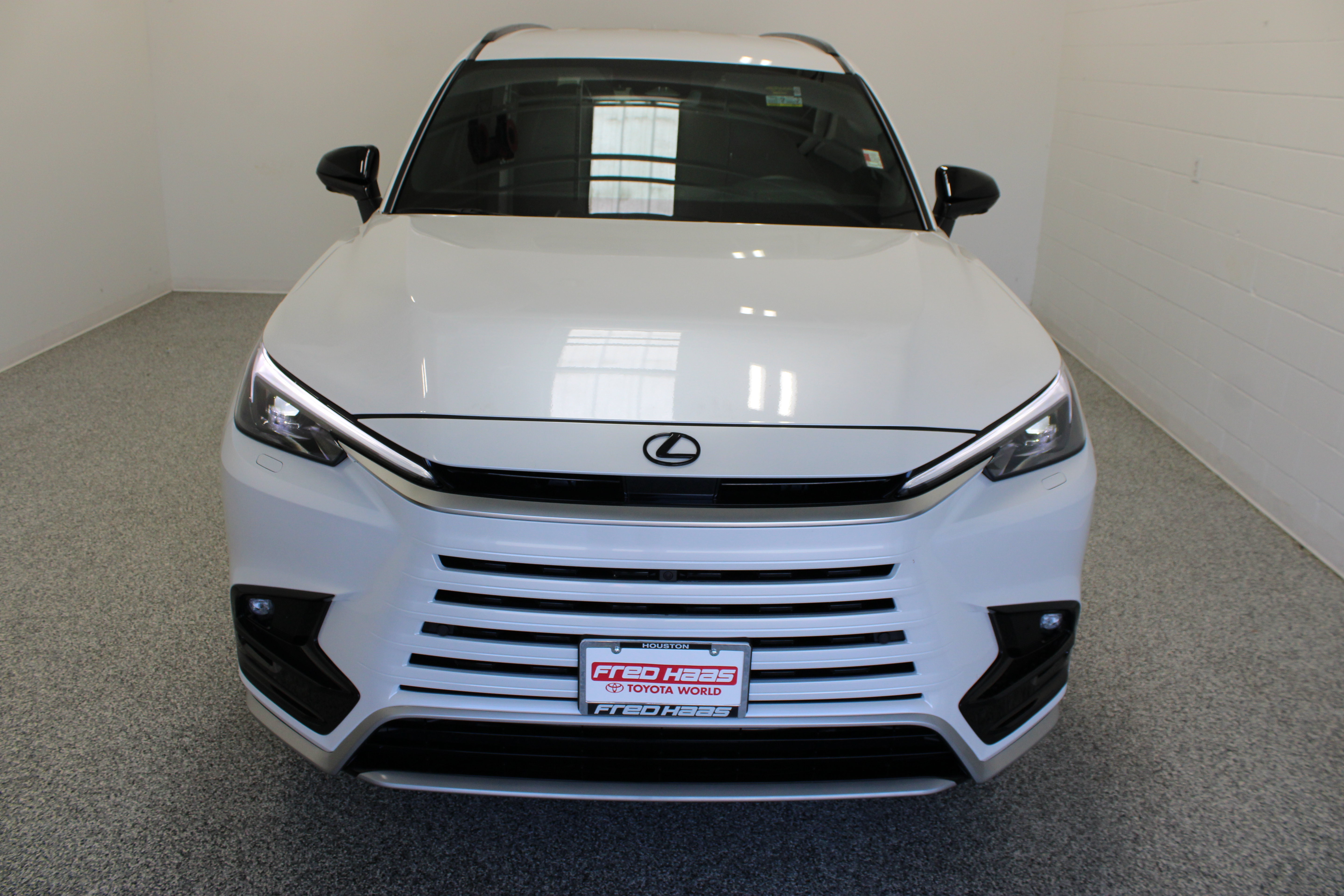 Used 2026 Lexus TX 500h AWD w/ Technology Package image 3