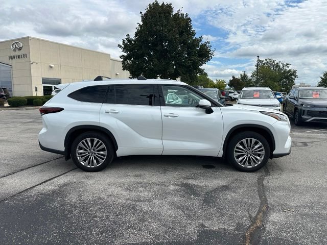 Used 2025 Toyota Highlander Platinum AWD/4WD image 8