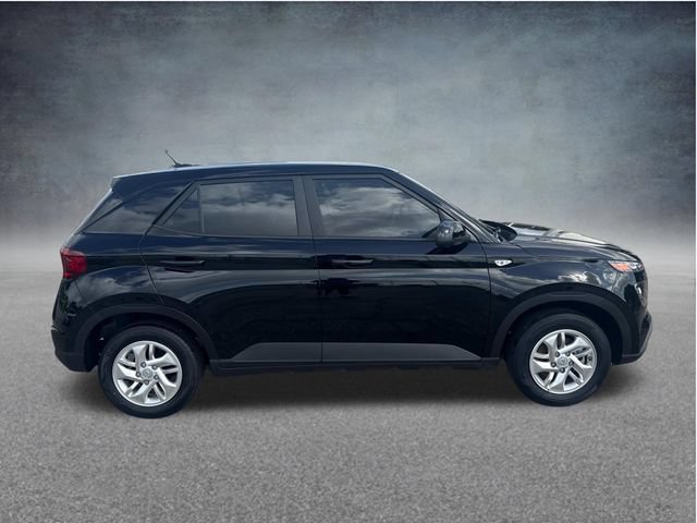 Used 2025 Hyundai Venue SE FWD image 12
