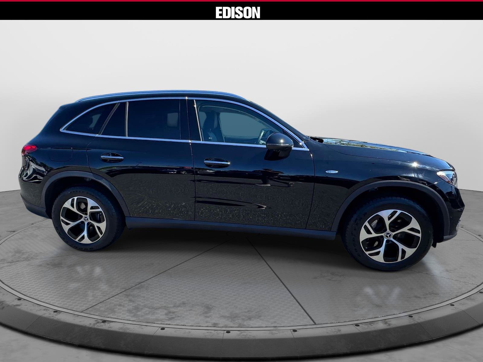 Used 2025 Mercedes-Benz GLC 350e 4MATIC image 4