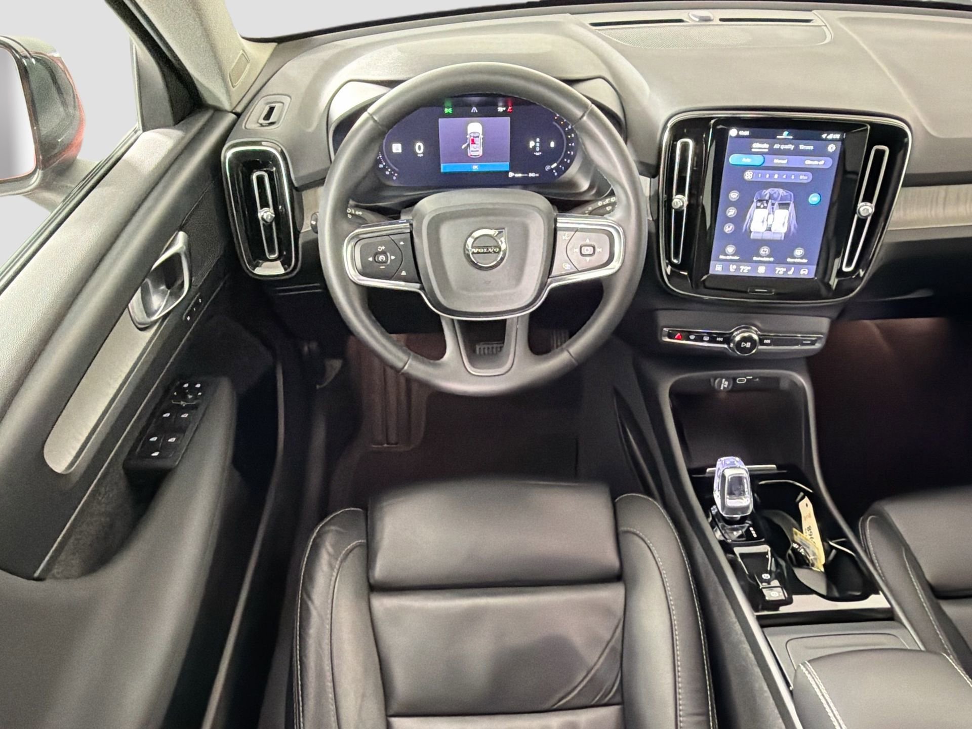 Certified 2023 Volvo XC40 B4 Plus w/ Driver Assist Package image 23